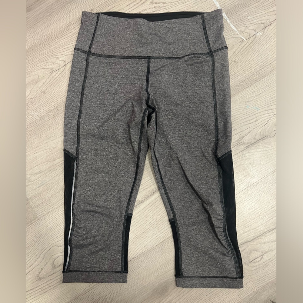 Lululemon capri size 4